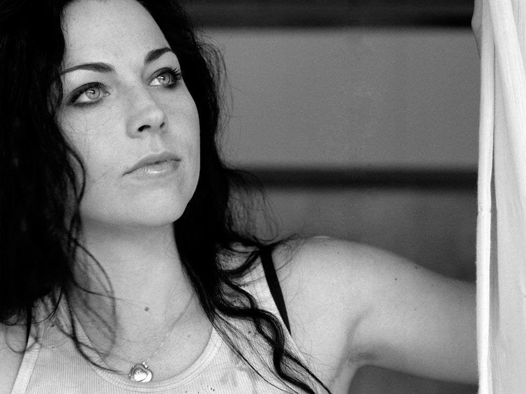 1024x768 Amy Lee Wallpaper