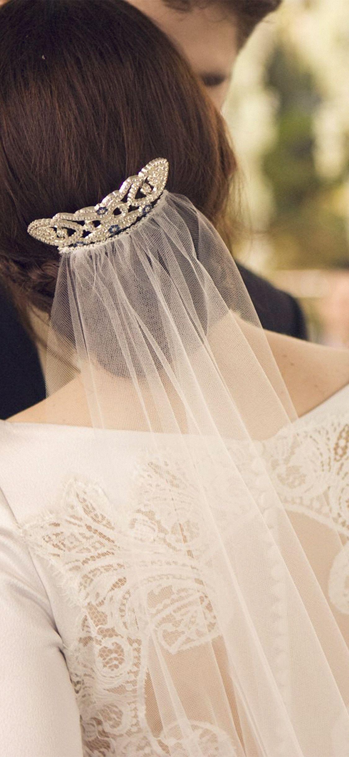 1125x2436 Girl Marriage Wedding Back Wallpaper
