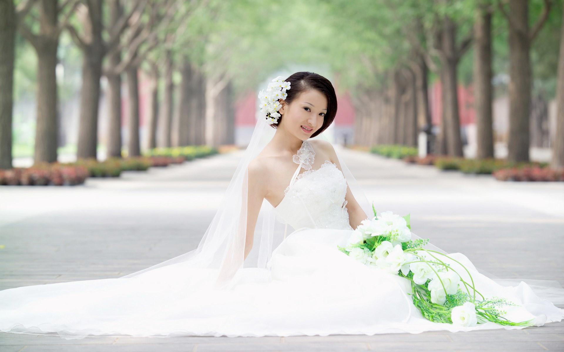 1920x1200 Wallpaper Of A Beautiful Asian Girl Posing In Her Wedding Gown