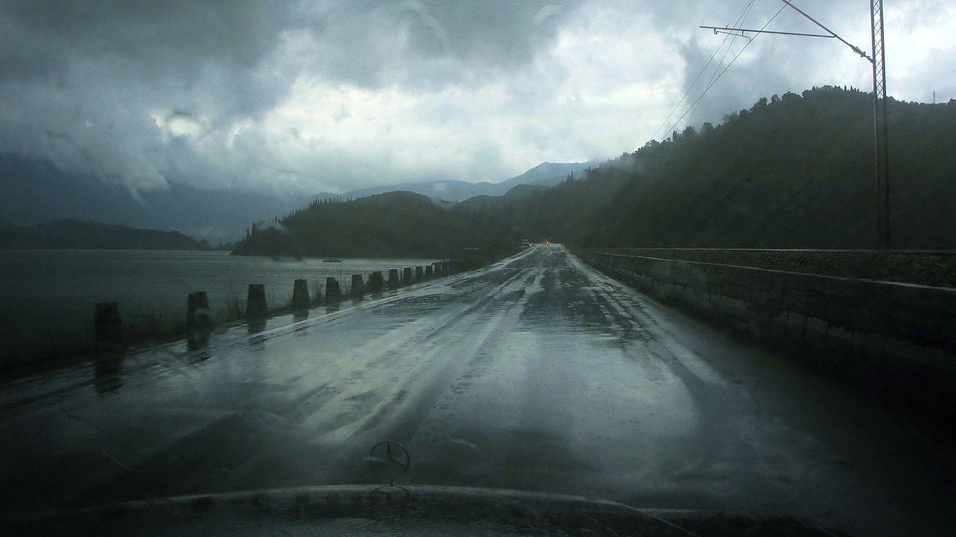 Road Rain Wallpapers - Top Free Road Rain Backgrounds - WallpaperAccess