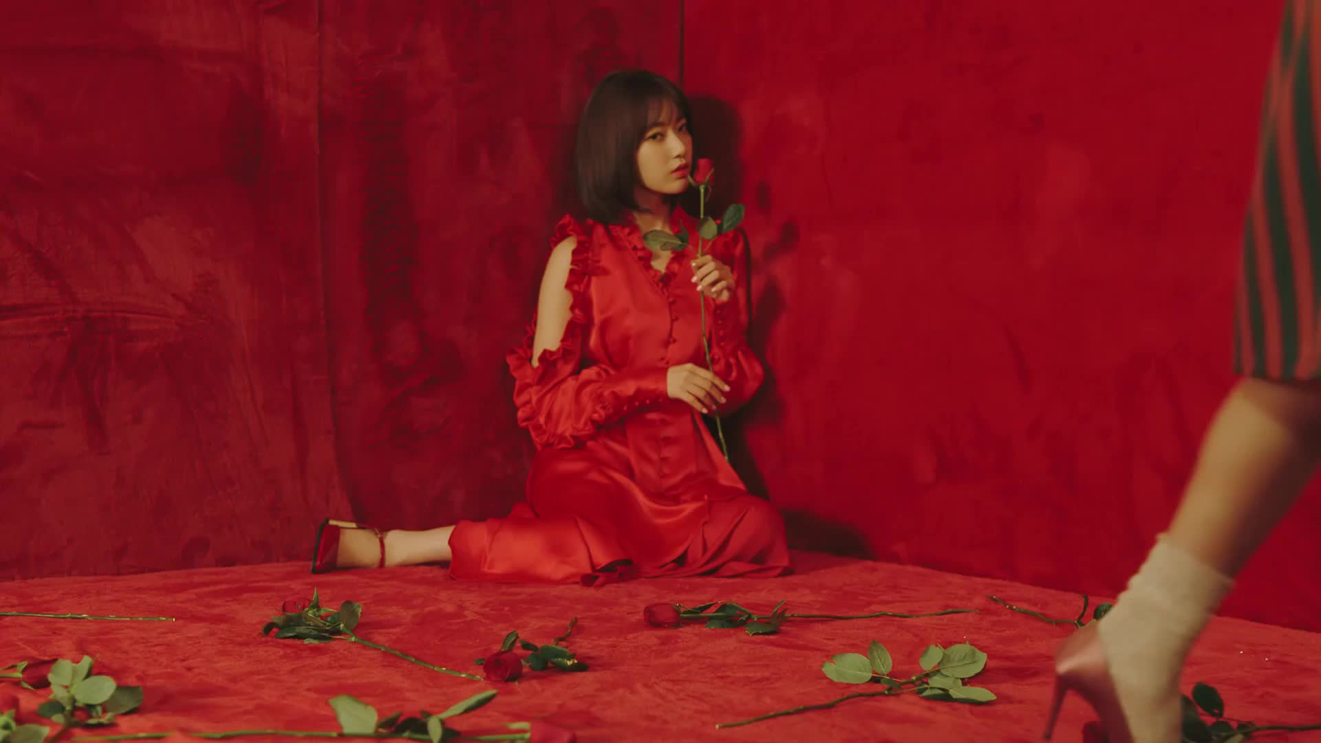 1920x1080 IZONE Sakura Vie En Rose MV (1) GIF by My Gif Factory