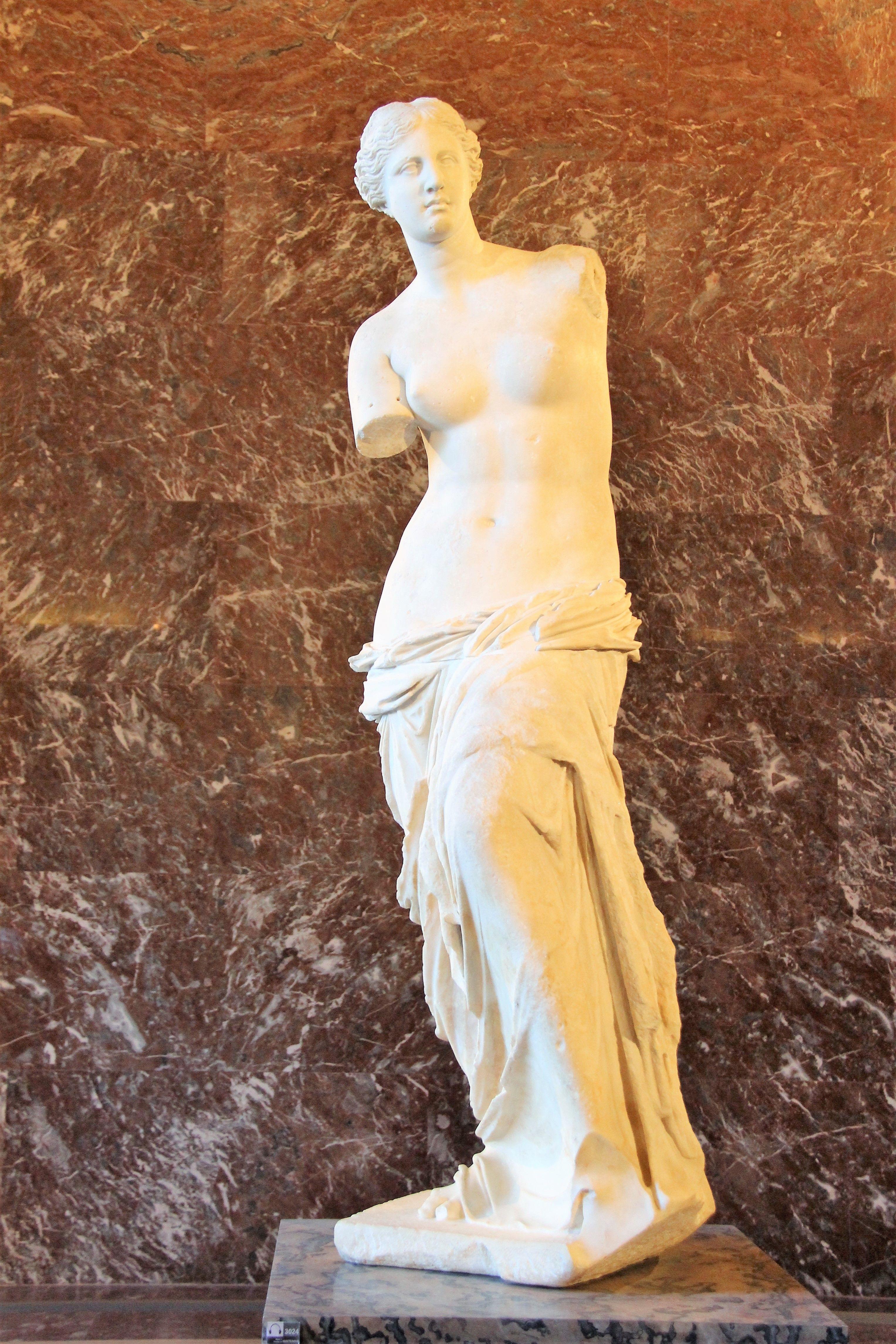 3055x4582 April Venus de Milo, The Louvre, Paris France. Paris france