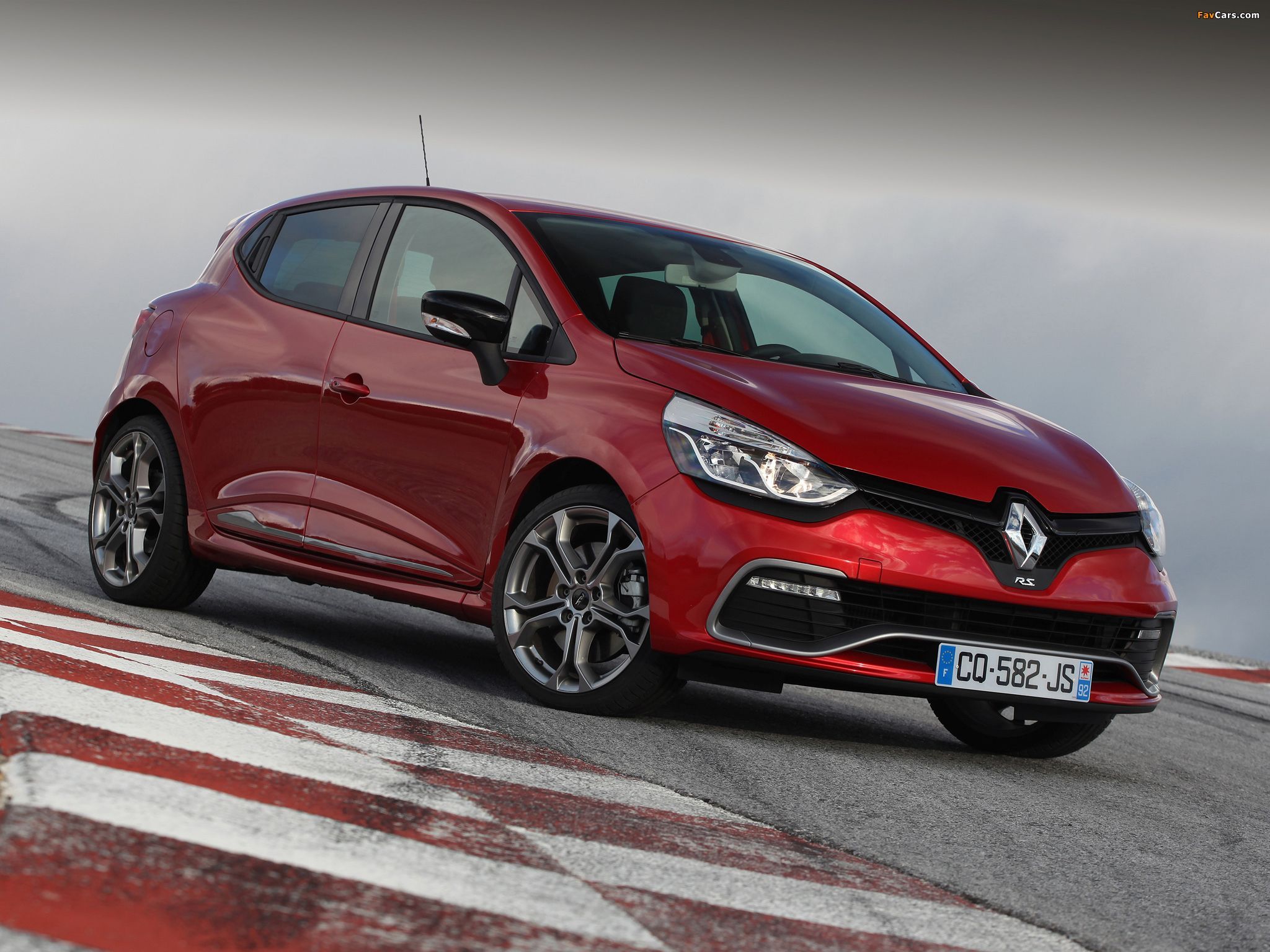 2048x1536 Renault Clio R.S. 200 2013 wallpaper (2048x1536)