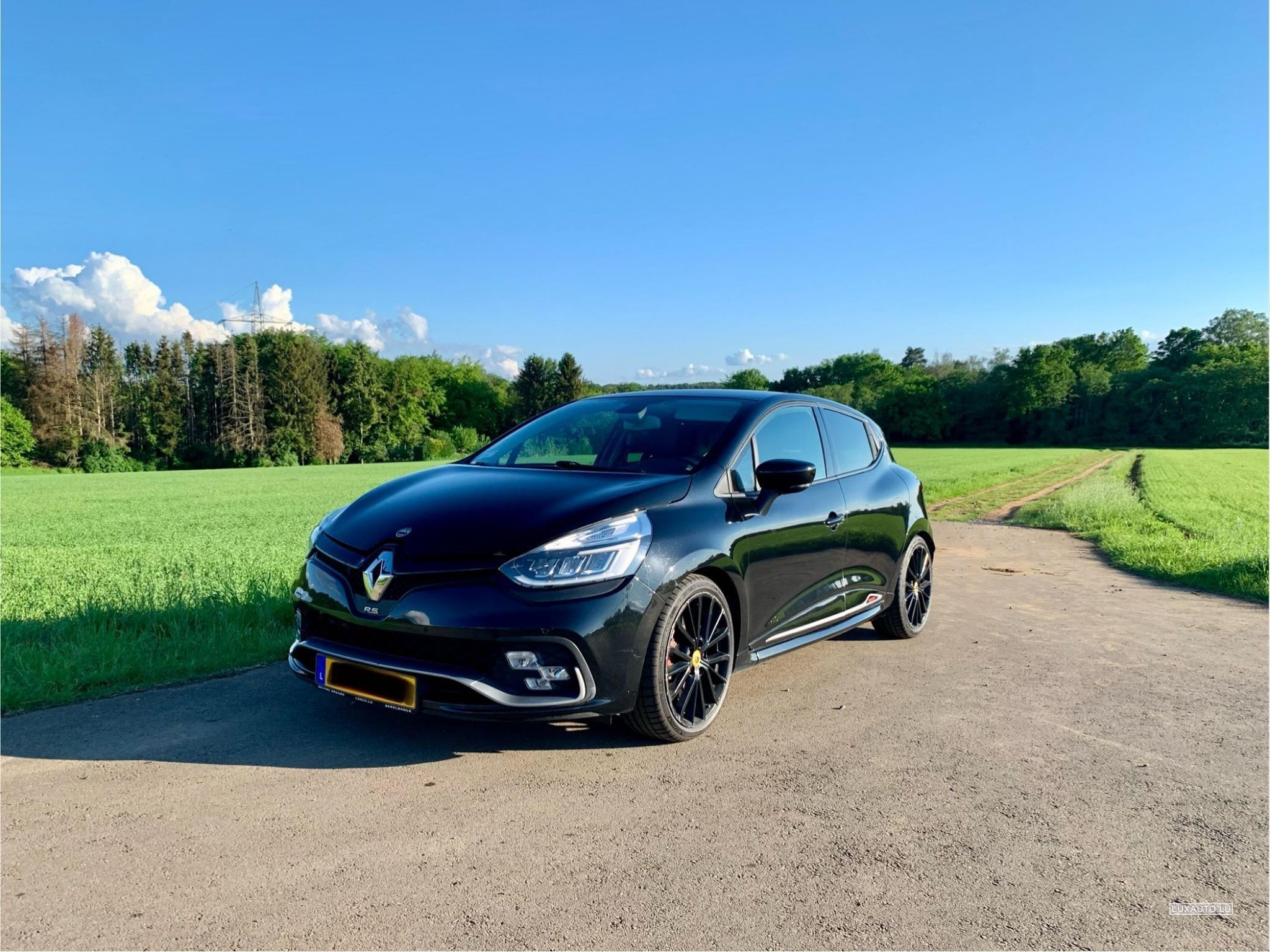 2048x1536 Black Renault Clio RS TROPHY PHASE fuel Petrol and Automatic gearbox, 117.500 Km.000 €