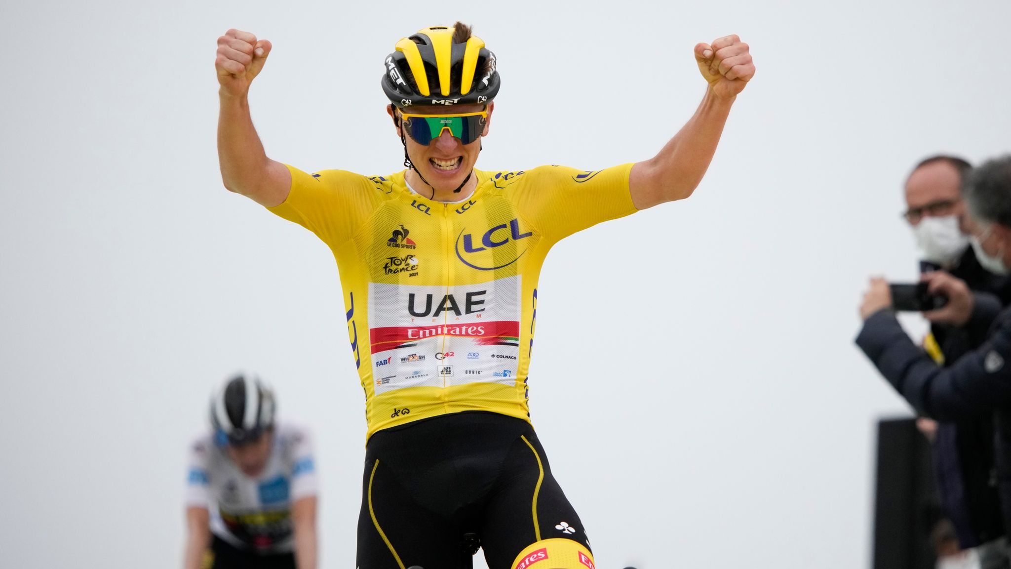 2048x1152 Tour de France 2021: Tadej Pogacar extends lead after victory on Stage 17