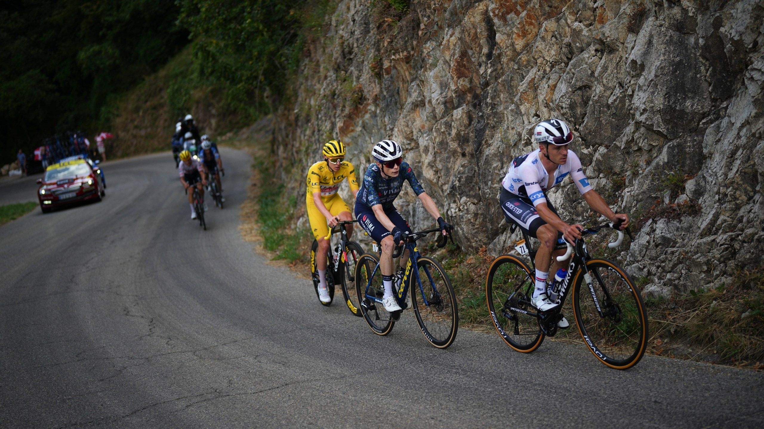 2560x1440 Pogacar Edges Vingegaard To Add More Seconds To Tour De France Lead And Match A 76 Year Old Mark
