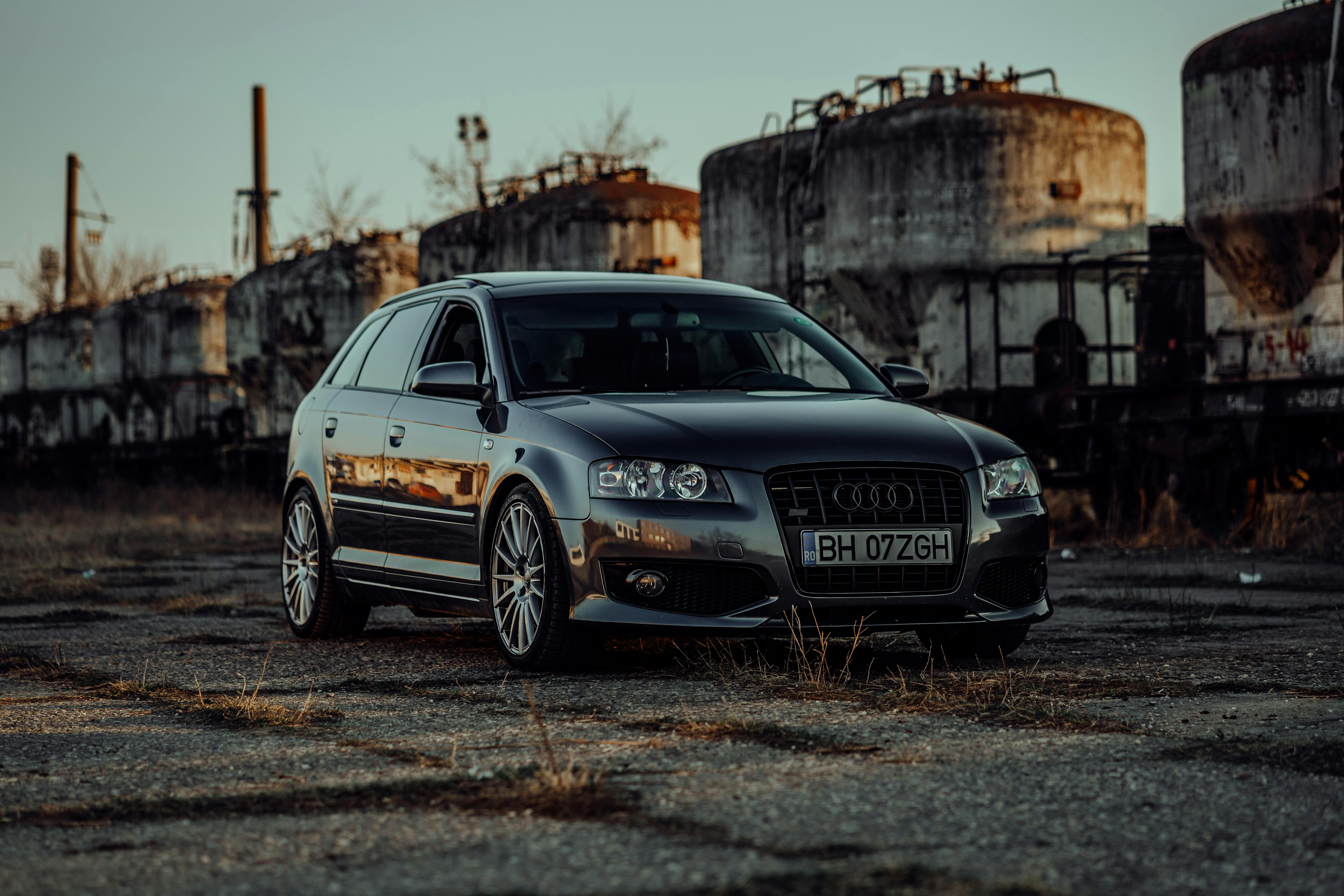 5751x3834 Audi Car Parked on Pavement · Free
