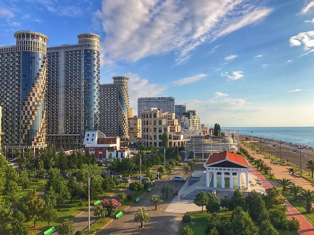 1024x768 137.4 KB, Wallpaper. Batumi, Georgia, GP 83