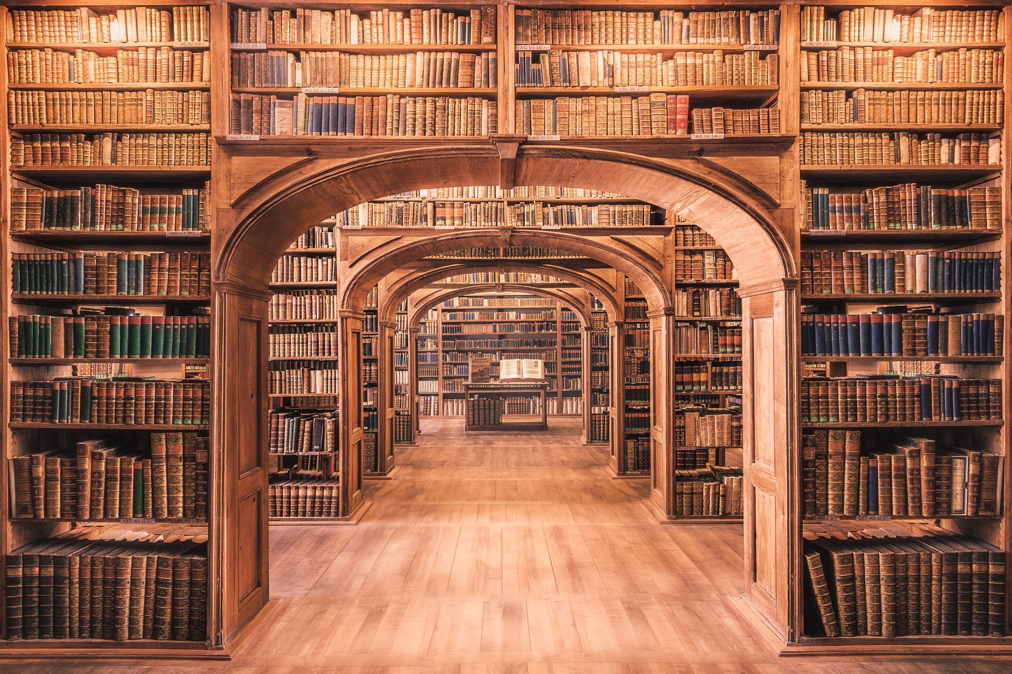 2048x1365 Bookshelf Phone Wallpaper: Free 4K & HD Downloads