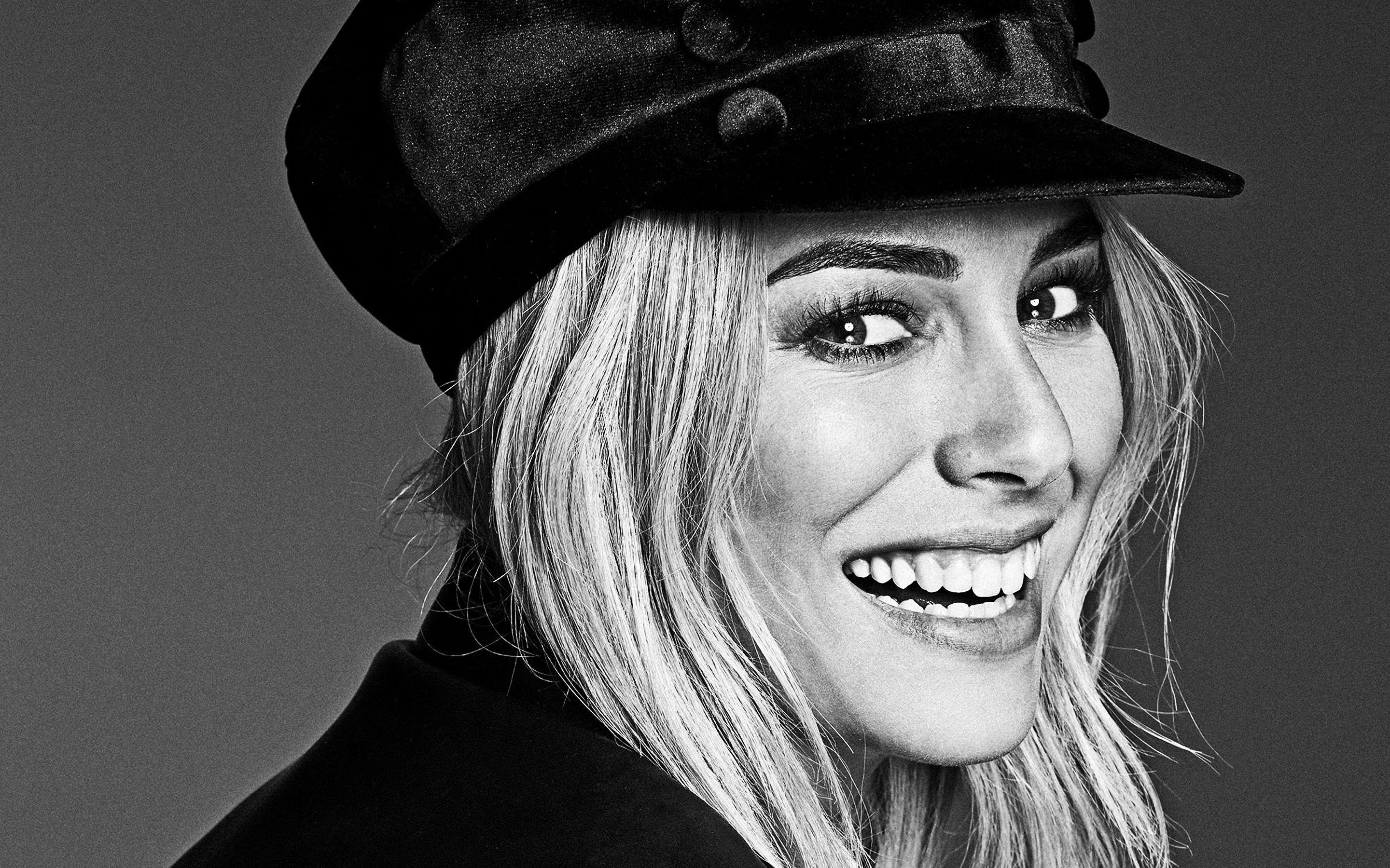 2880x1800 Download wallpaper Blanca Suarez, photohoot, monochrome