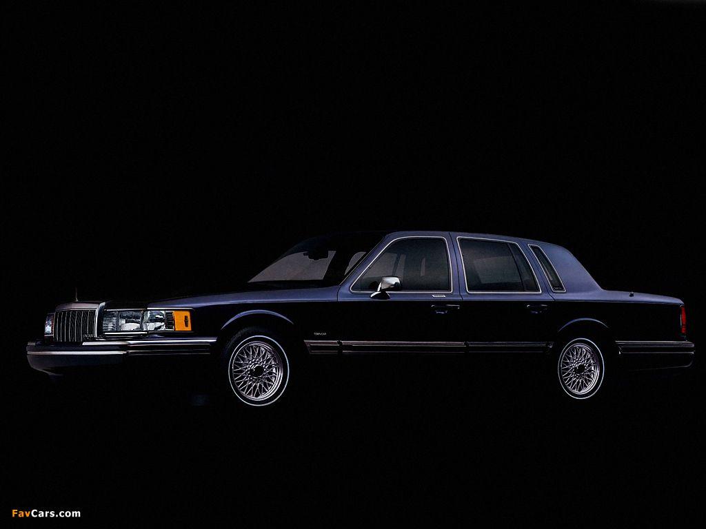 1024x768 Lincoln Town Car 1992–94 image (1024x768)