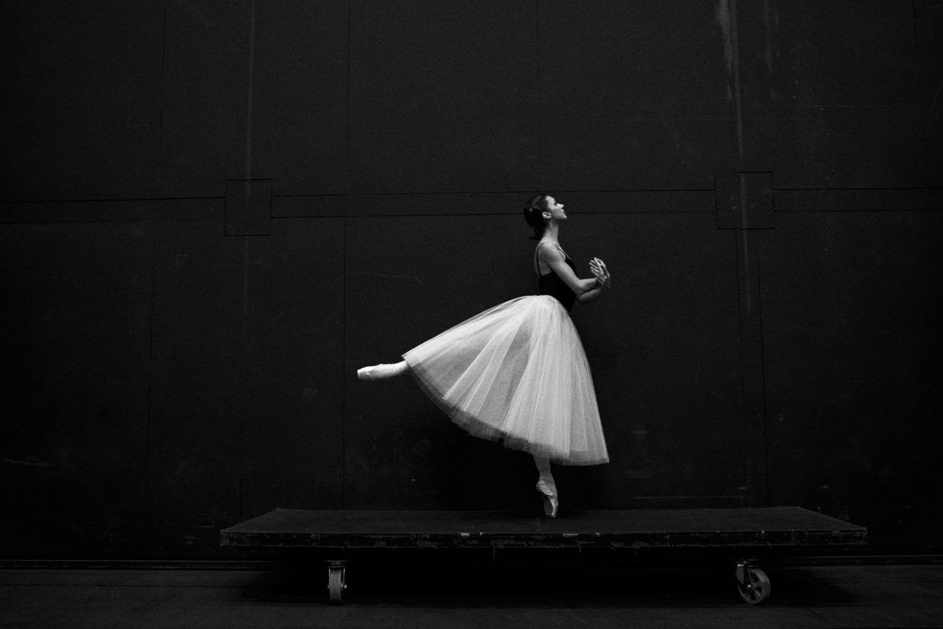 1349x900 Looking into the emerging fashion trend of 2023: Balletcore