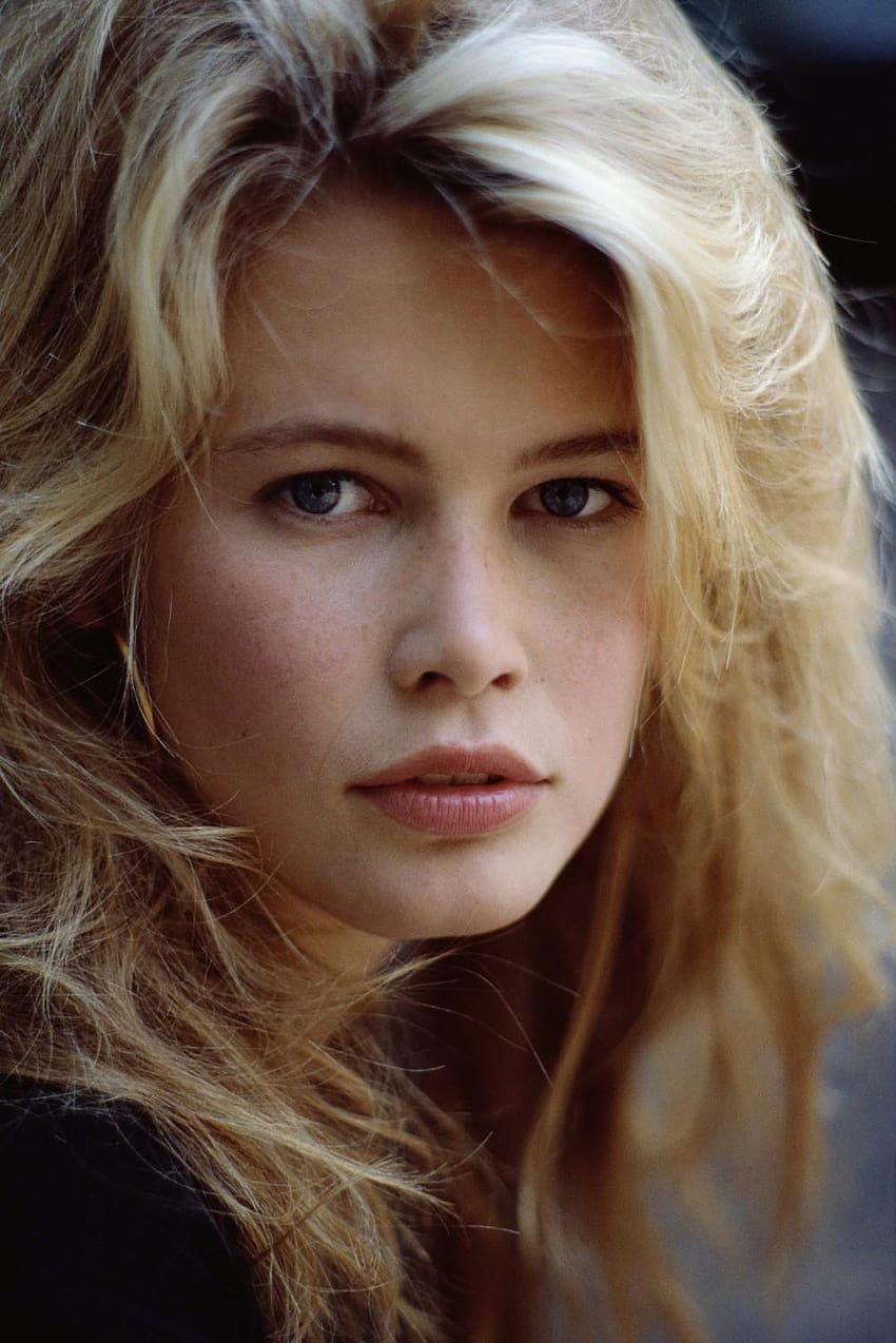 850x1274 Claudia Schiffer Claudia wearing big gold hoops HD phone wallpaper