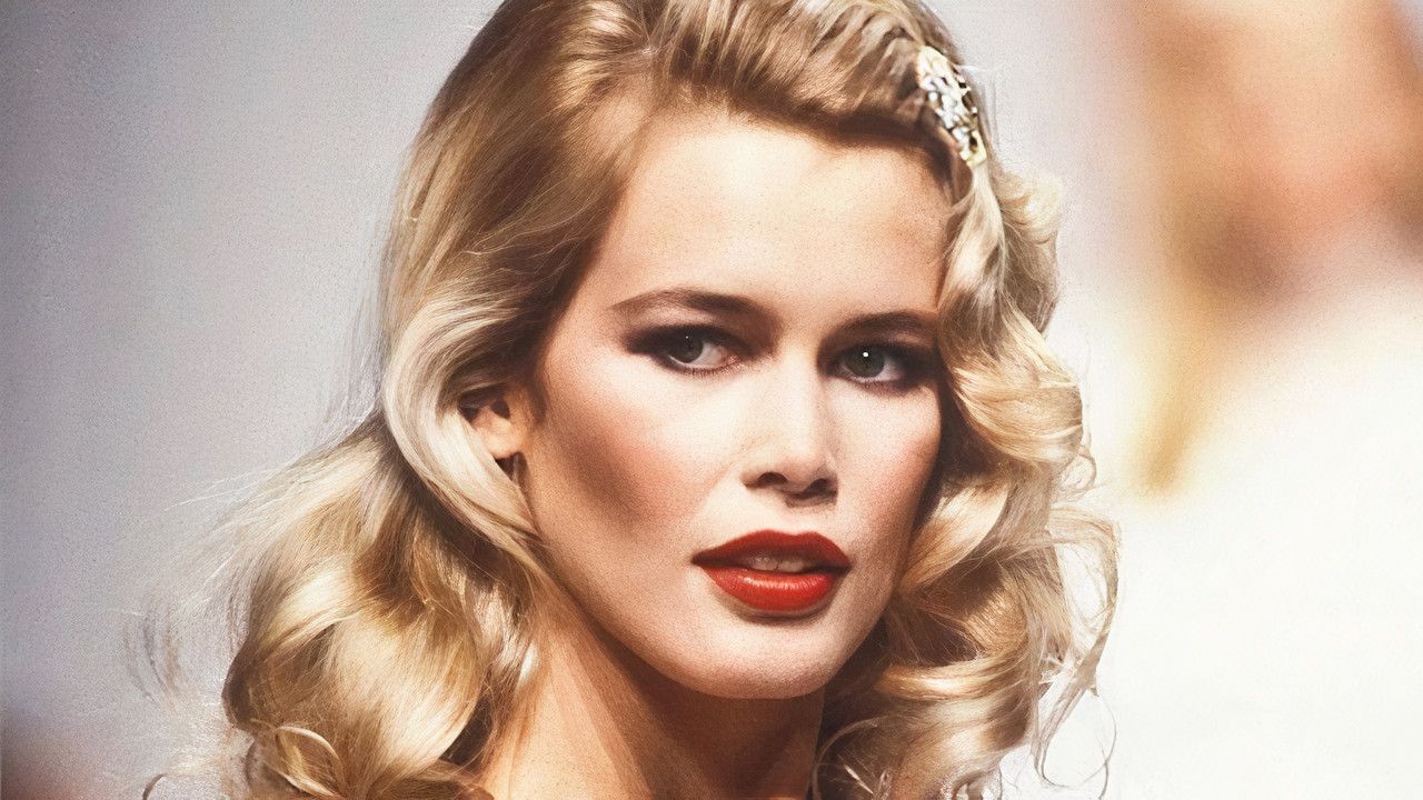 1280x720 Recreate Claudia Schiffer's 90s Valentino Runway Look