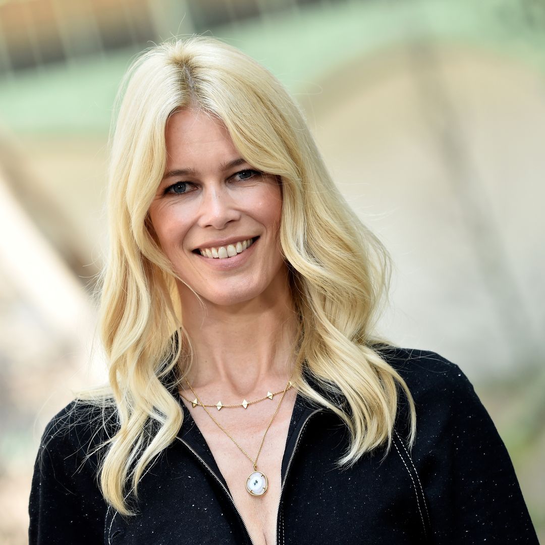 1080x1080 Claudia Schiffer. HELLO!