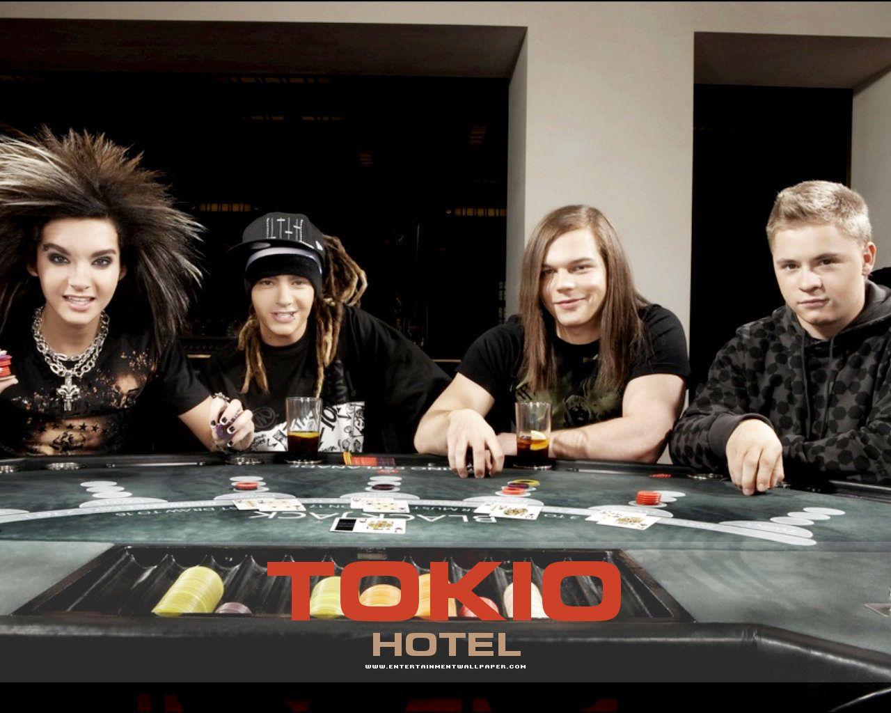 Tokio hotel girl gun. Tokio Hotel 2007. Tokio Hotel обои. Tokio Hotel Scream. Токио хотел фильм.