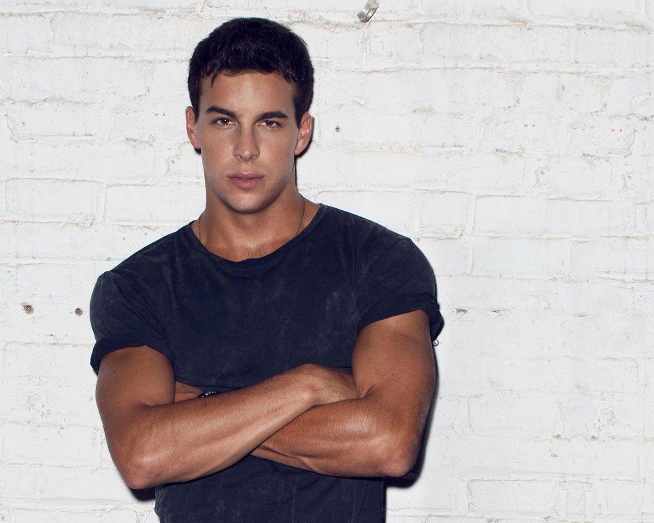 1280x1024 Mario Casas wallpaperx1024