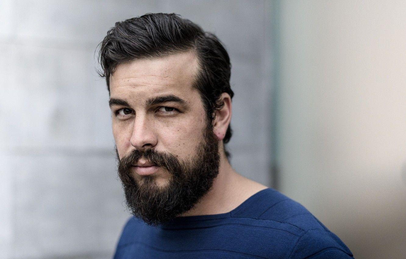 1332x850 Wallpaper look, male, beard, Mario Casas image for desktop