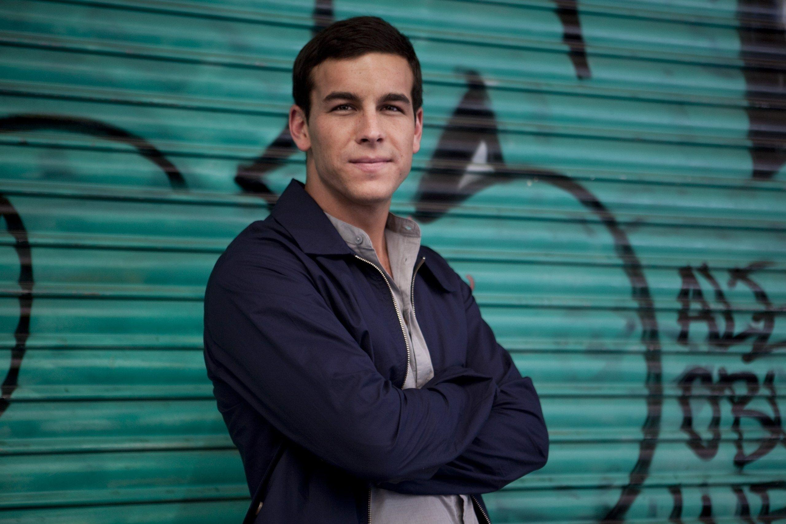 2560x1707 HD Mario Casas Wallpaper
