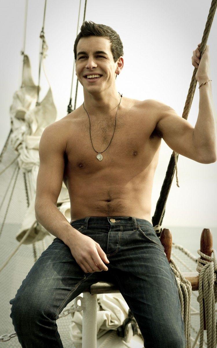 750x1200 Mario Casas wallpaper