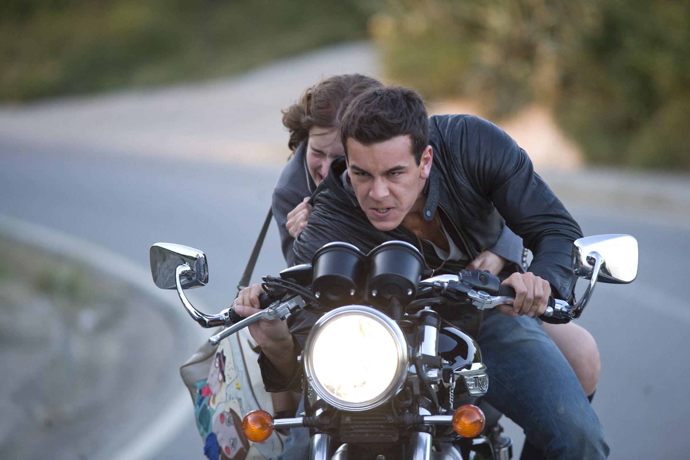 2250x1500 Mario Casas Actor Computer Wallpaper 60549 2250x1500px