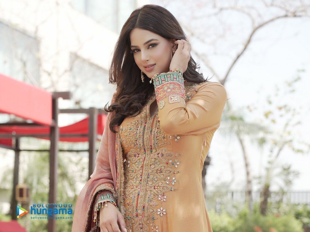 1024x768 Harnaaz Sandhu Wallpaper. harnaaz