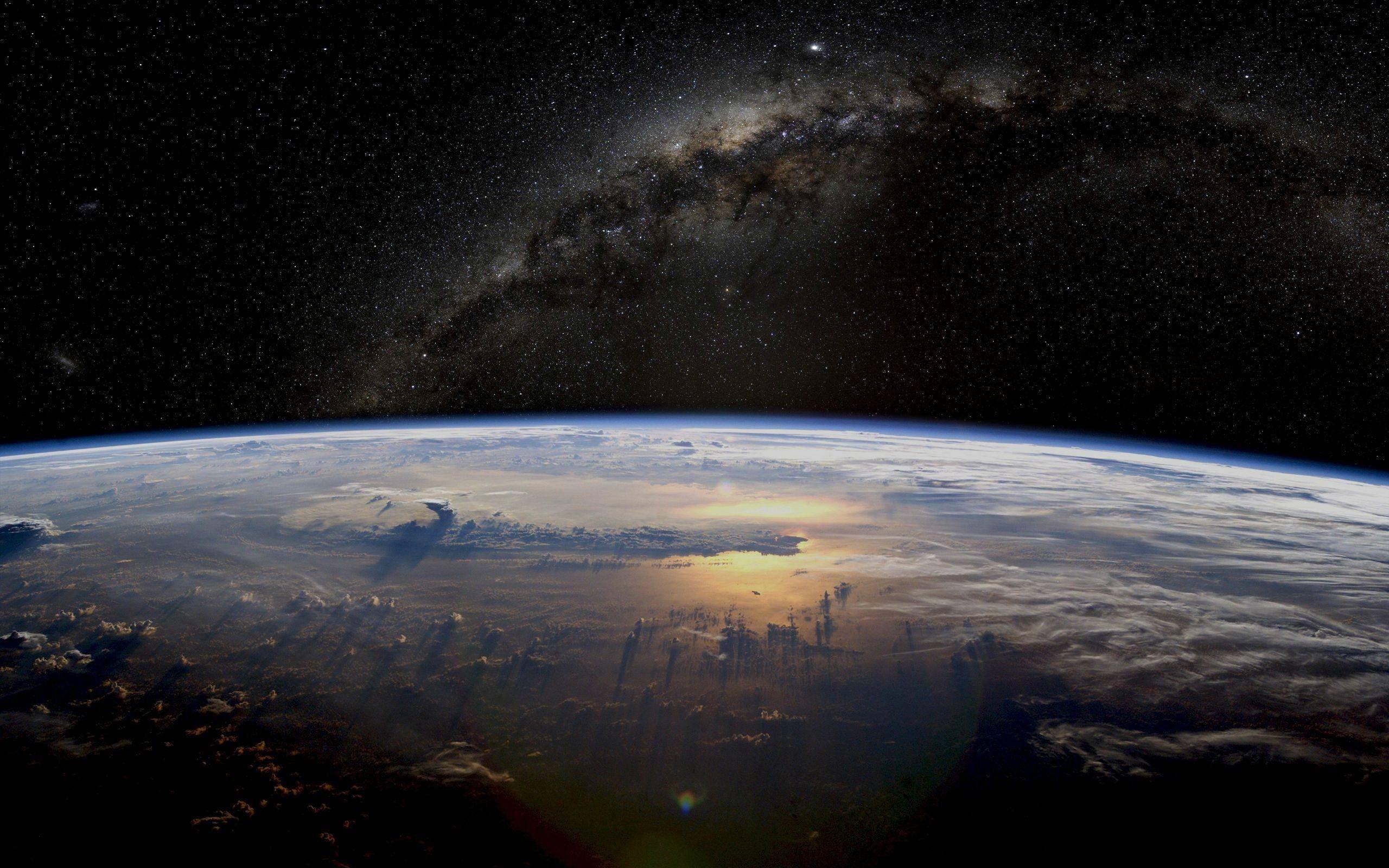 2560x1600 Beautiful Milky Way over the curvature of the Earth