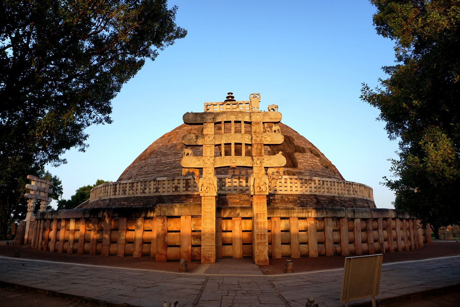 1600x1067 First Day at the Sanchi Site