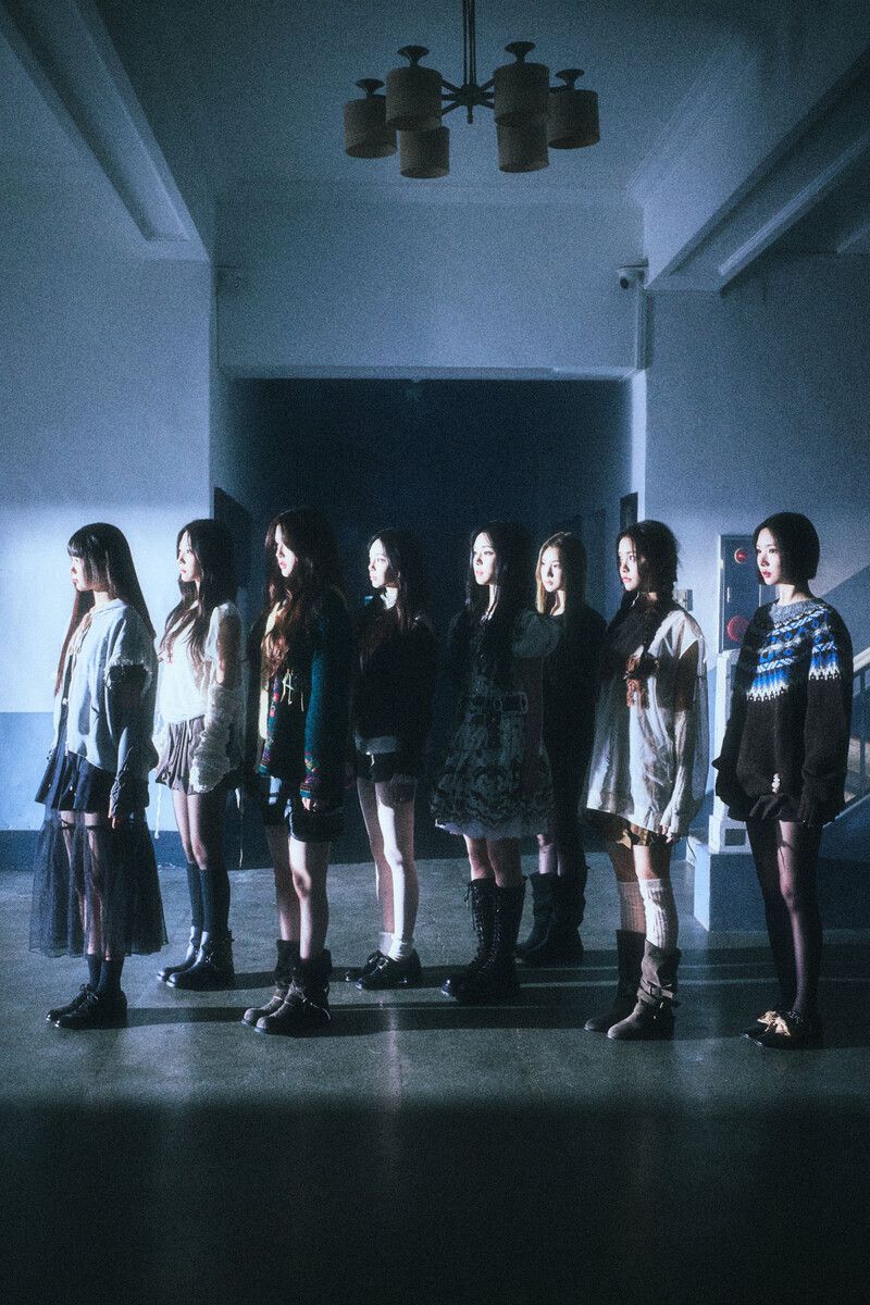 800x1200 Hearts2Hearts 1st Single 'The Chase' Concept Photo