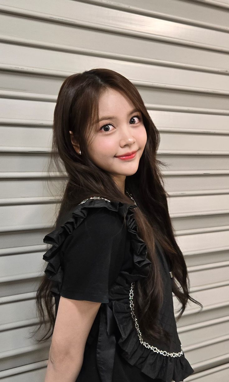 735x1228 Carmen Wallpaper Free Download. High Quality Idol Photo Collection