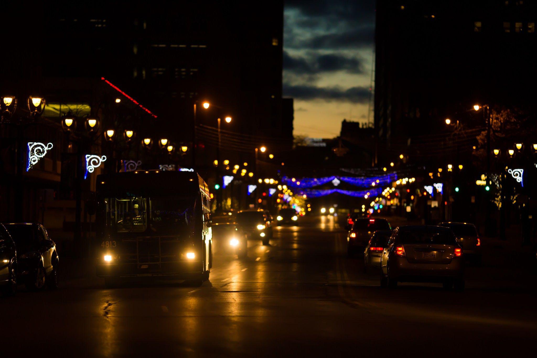 2048x1365 photography, Buses, Bokeh, Building, Street Light, Road, Car