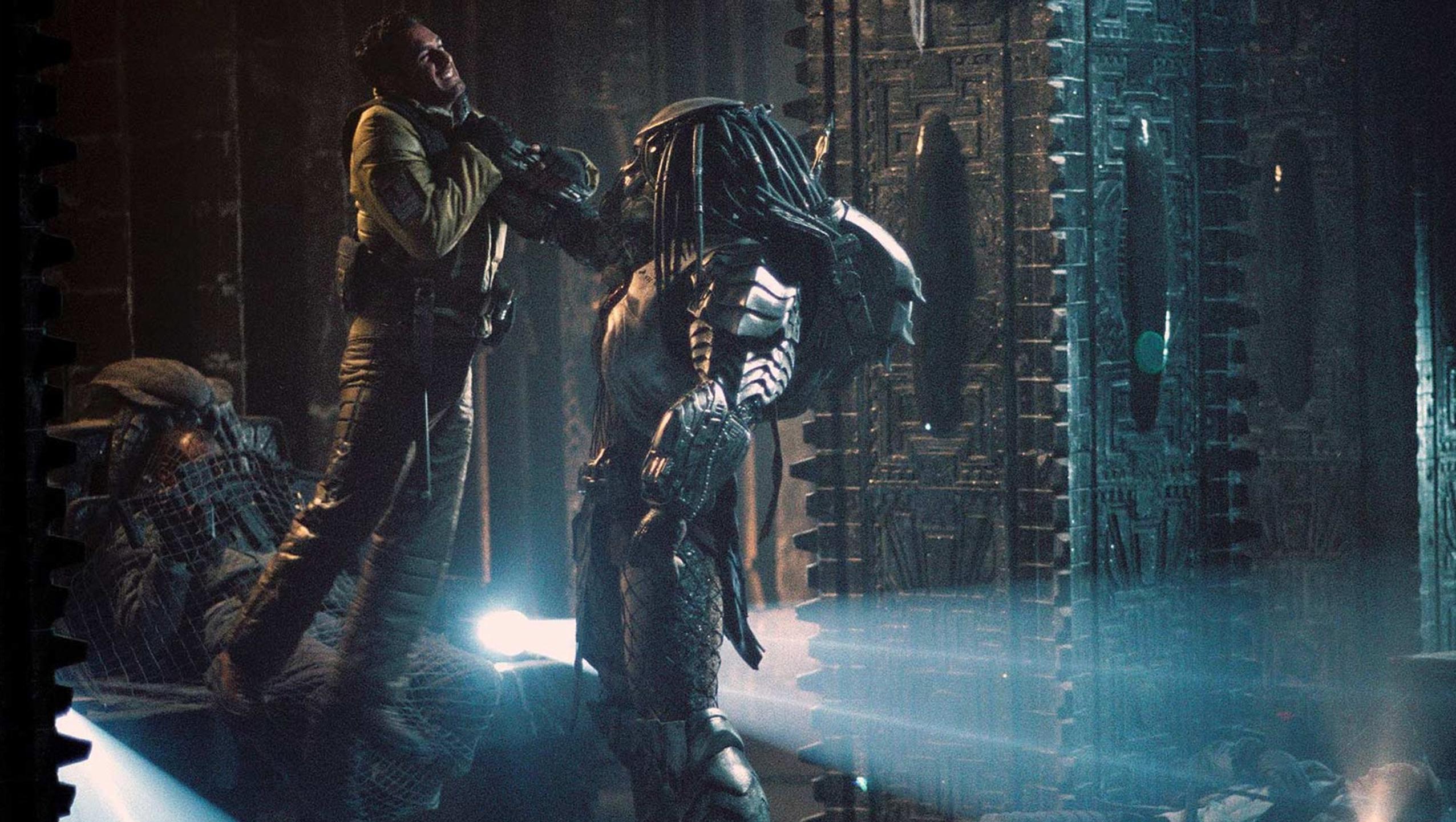 2552x1442 AVP: Alien vs. Predator (2004) Desktop Wallpaper