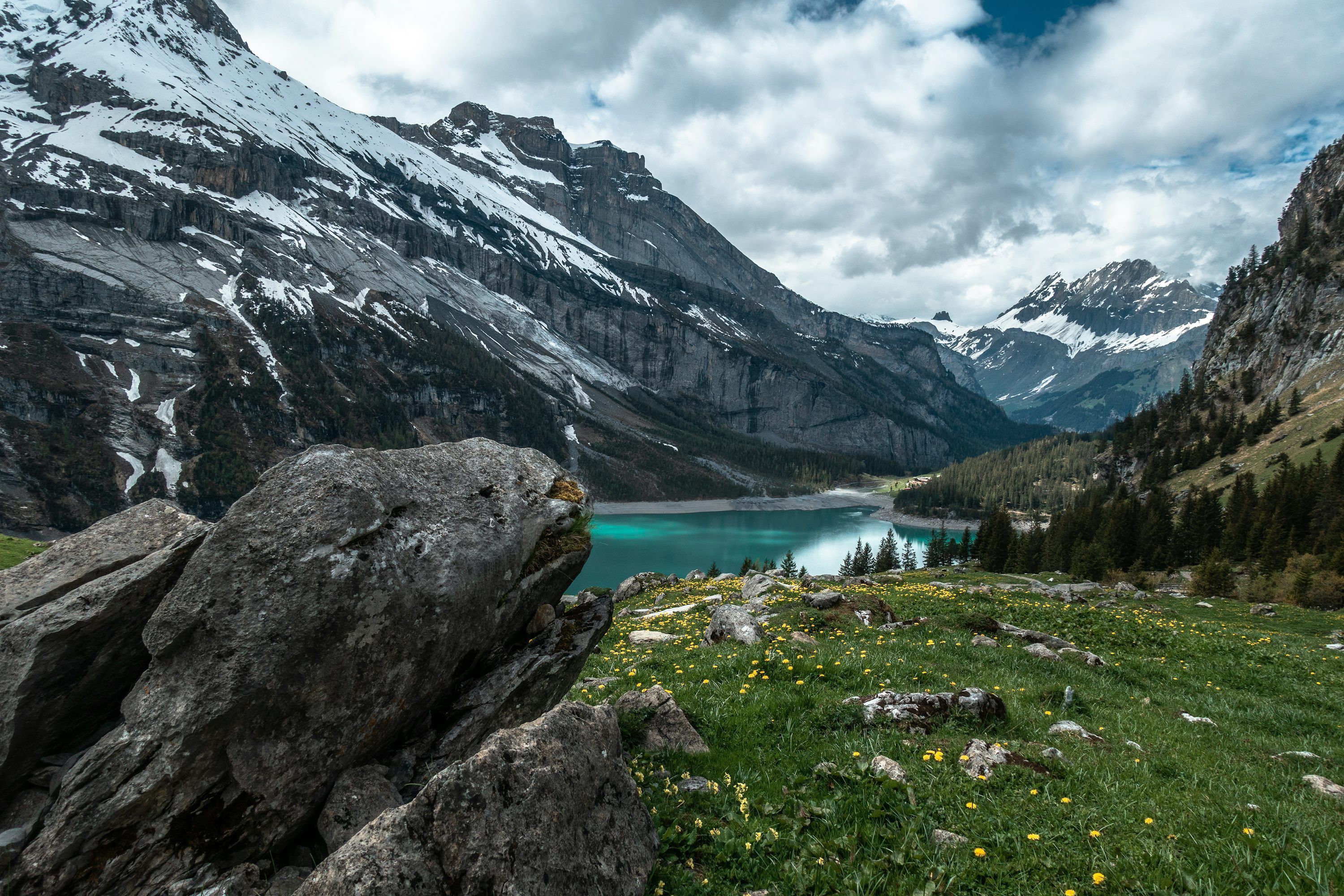 3000x2000 Body of water surrounded