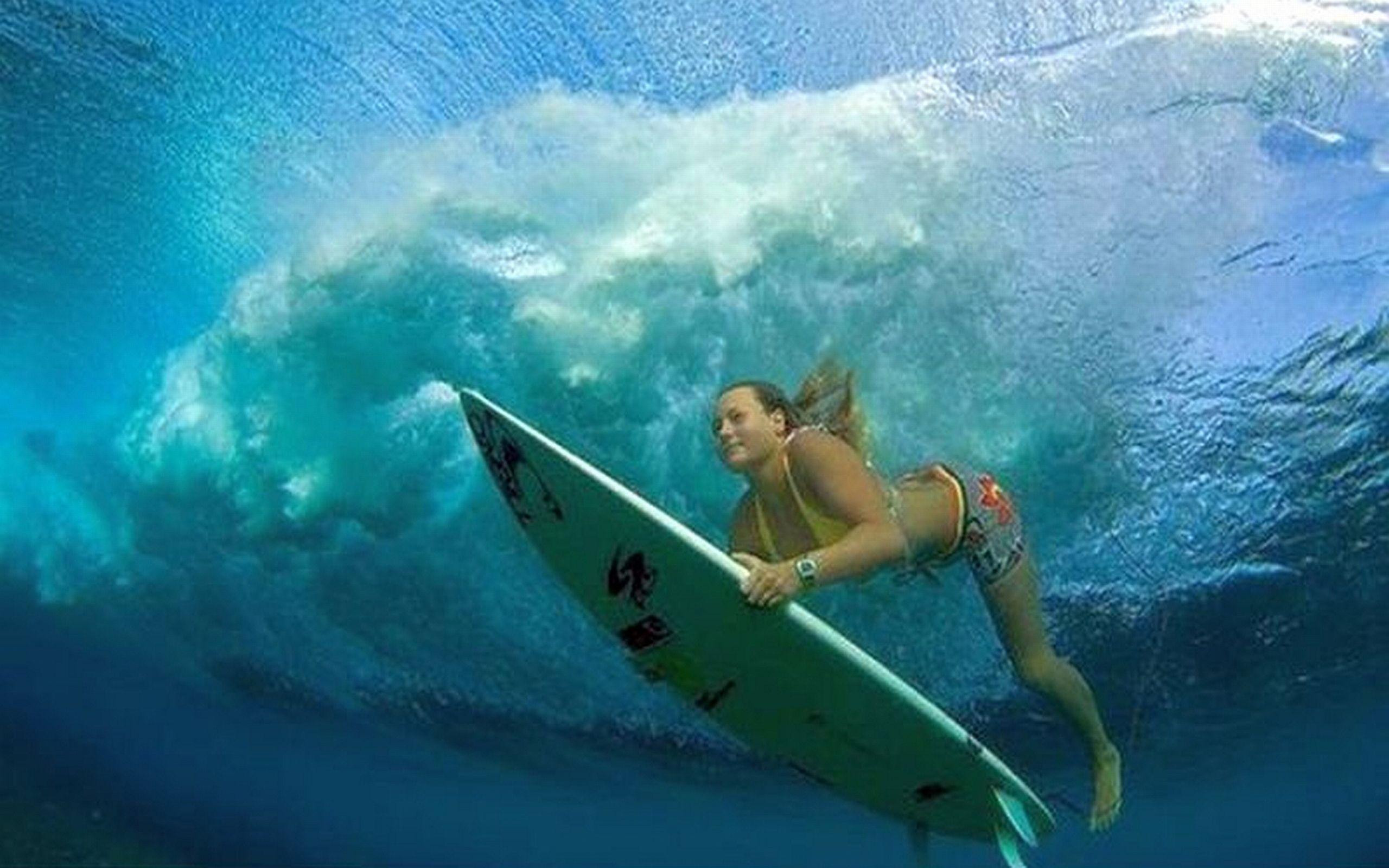 2560x1600 Surfer Girl. 160980 :