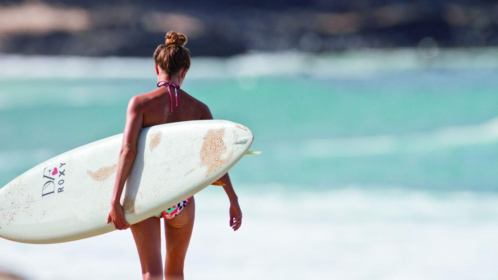 1600x900 Surfer girl waiting for a wave Desktop wallpaper 1600x900