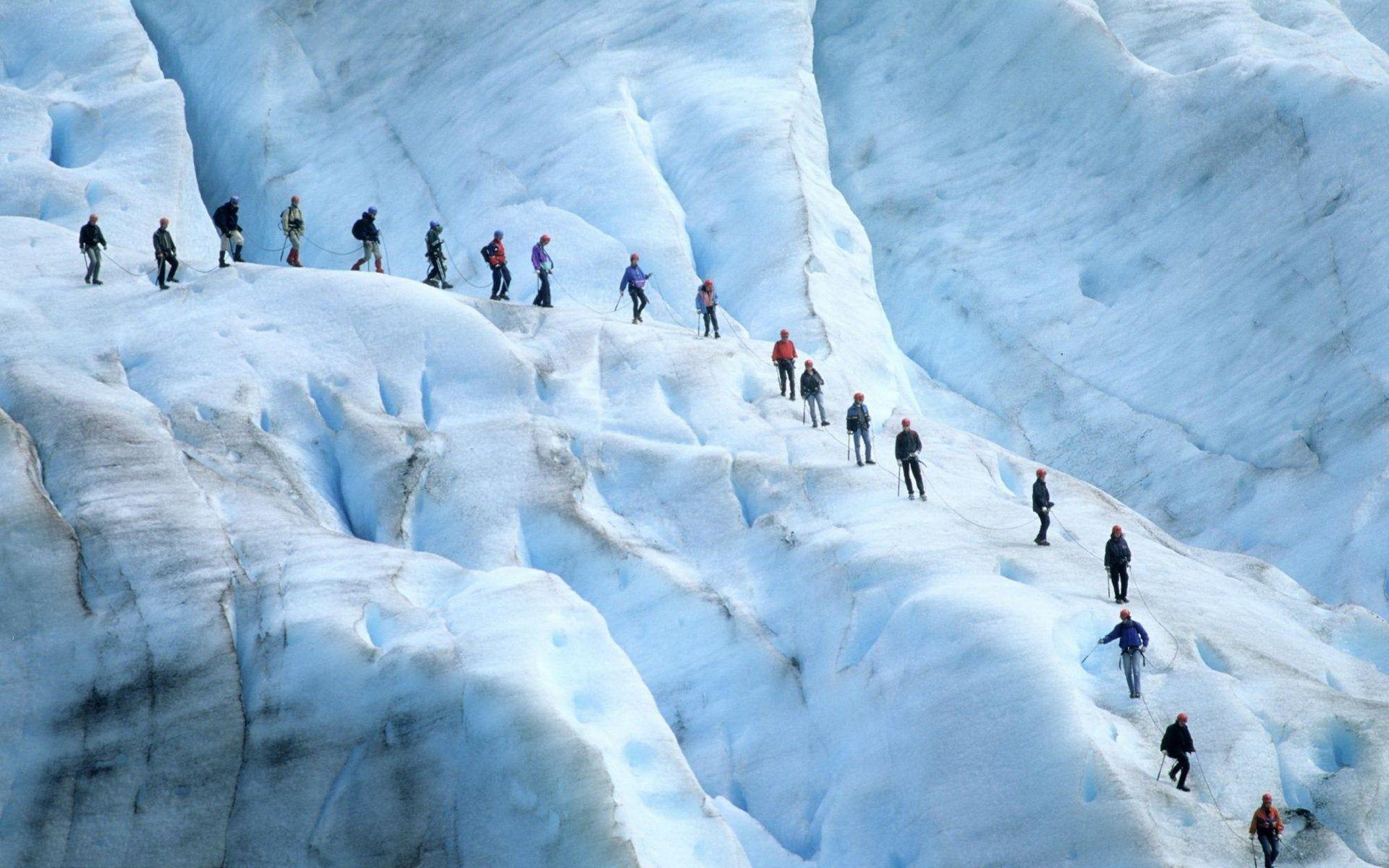 1920x1200 Amazing Ice Climbing [1920 x 1200]