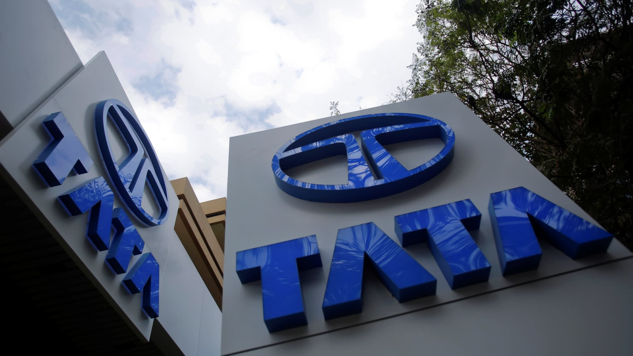 2048x1152 Tata Motors, Ashok Leyland truck sales fall amid rising rates