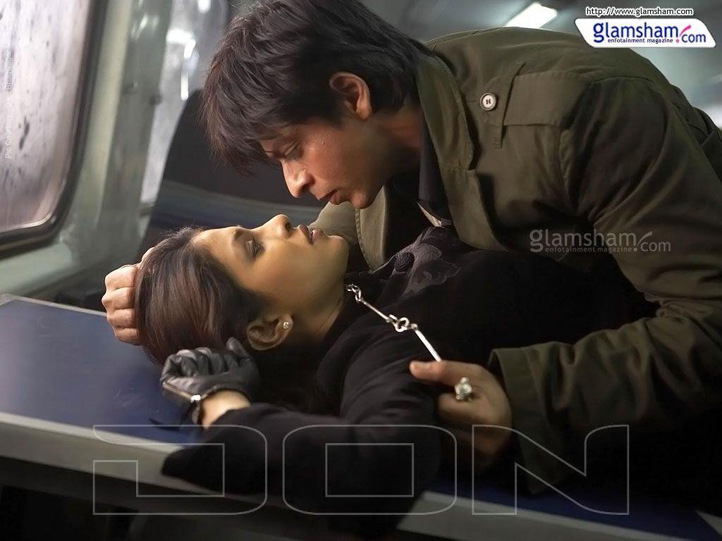 1024x768 Best romantic moments of Shahrukh Khan high resolution image 43617