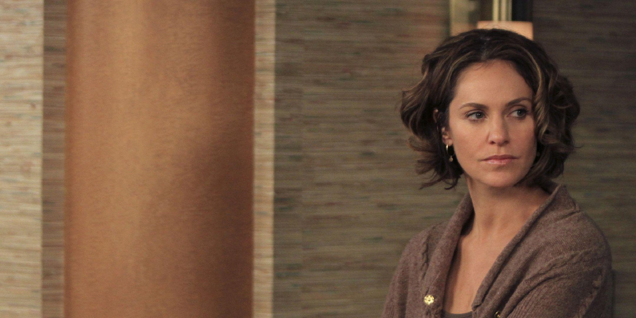 2160x1080 Amy Brenneman Wallpaper Background
