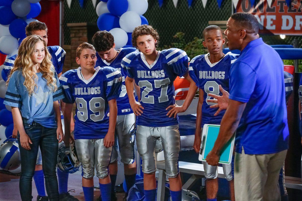 1200x800 The fine 'Bella and the Bulldogs' mixes football, gender issues
