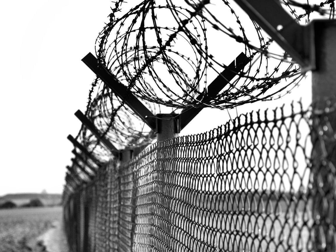 Barbed Wire Fences Wallpapers - Top Free Barbed Wire Fences Backgrounds ...