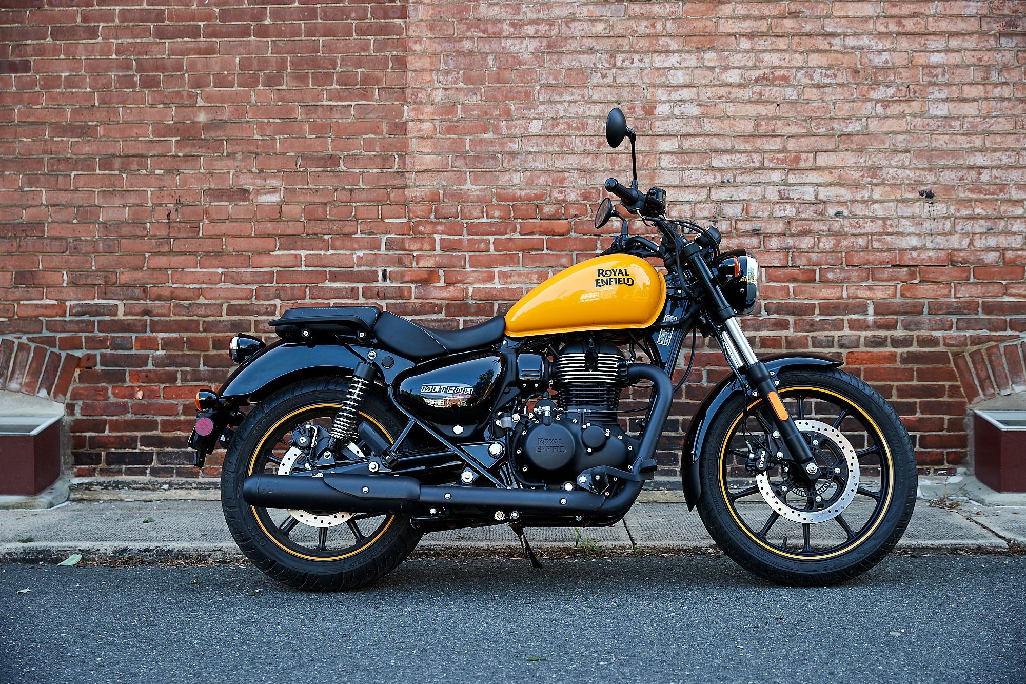 2000x1333 Fireball Royal Enfield Meteor 350 Wallpaper Meteor 350 User Review Royal Enfield Meteor 350 Fireball On Road