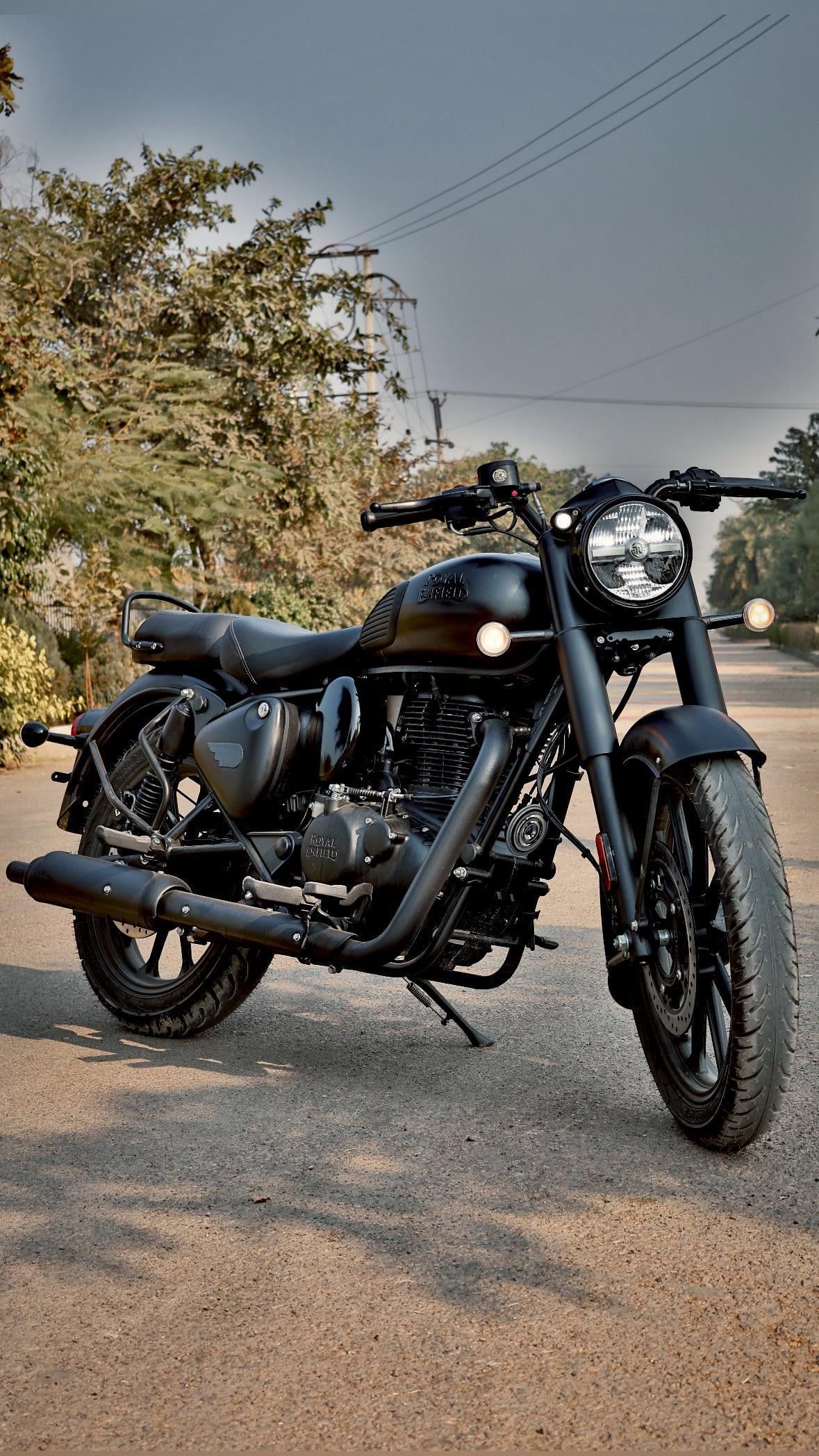 1179x2096 Royal Enfield Meteor 350 Colours Black Wallpaper Royal Enfield Black Colour Royal Enfield Meteor 350