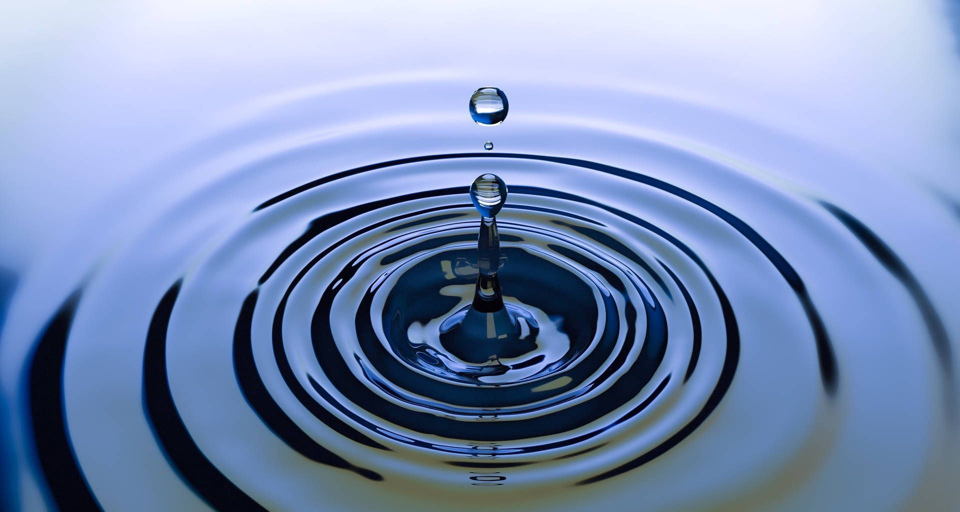 1920x1024 Cool Water Wallpaper