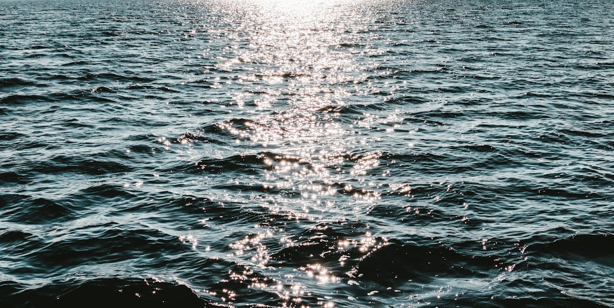 1260x633 Photo of Body of Water · Free