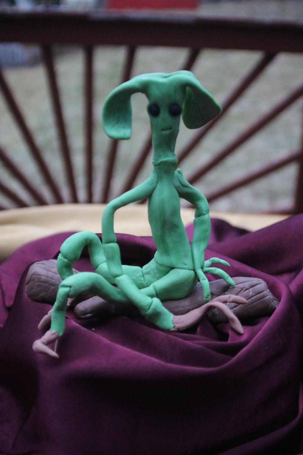 1000x1500 Newt Scamander's Bowtruckle and Suitcase Fondant Cake toppers
