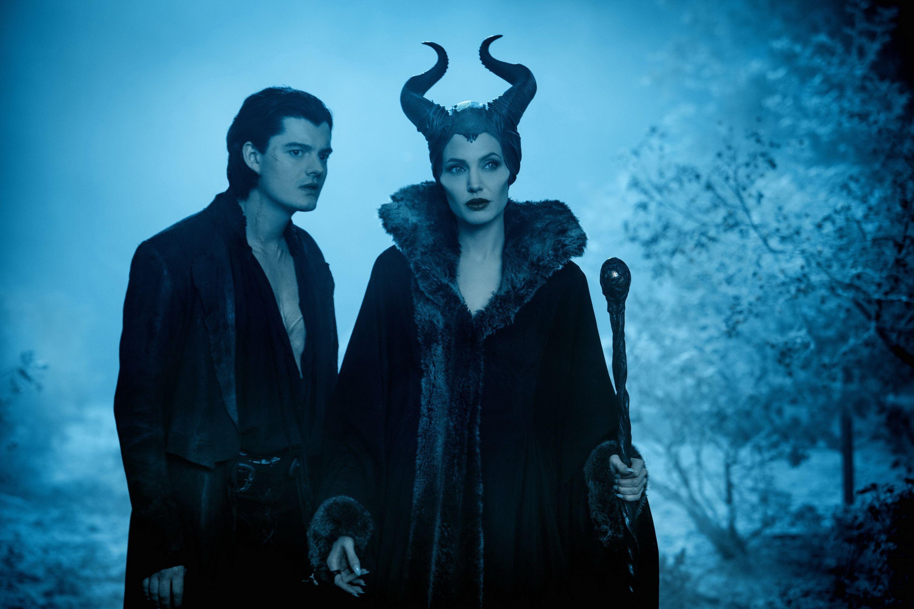 3000x2000 MALEFICENT_PRODUCTION_NOTES_Hi Res_4 30 14_Page_21_Image_