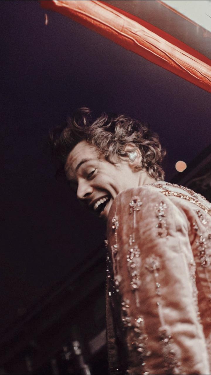 Give Your Phone an Update With a Harry Styles Wallpaper