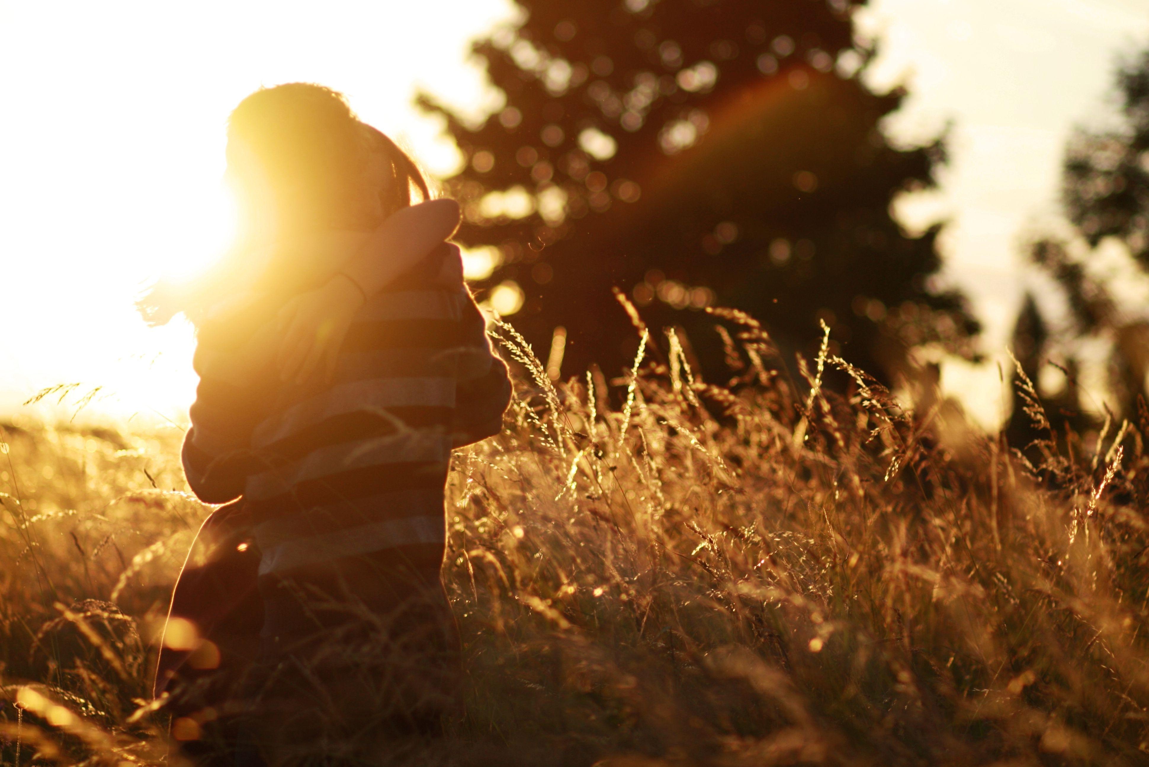 3880x2590 Girl alone in Sunshine Wallpaper HD / Desktop and Mobile Background
