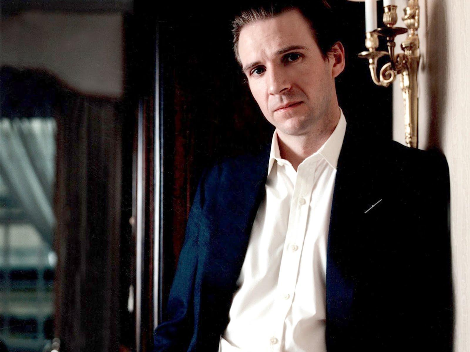 1600x1200 Elva Barnett: ralph fiennes background